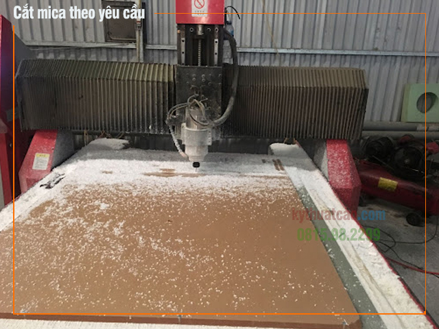Cắt mica theo yêu cầu