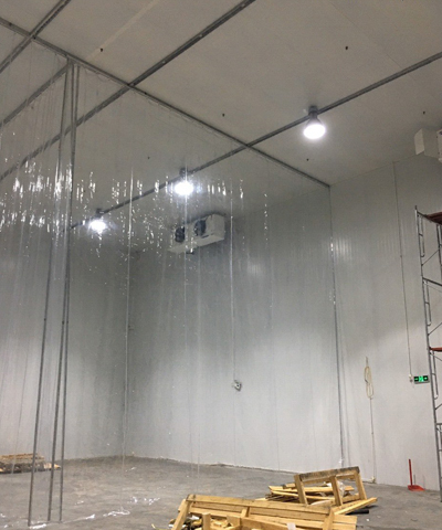 Cuộn màng rèm pvc trong mềm thi công