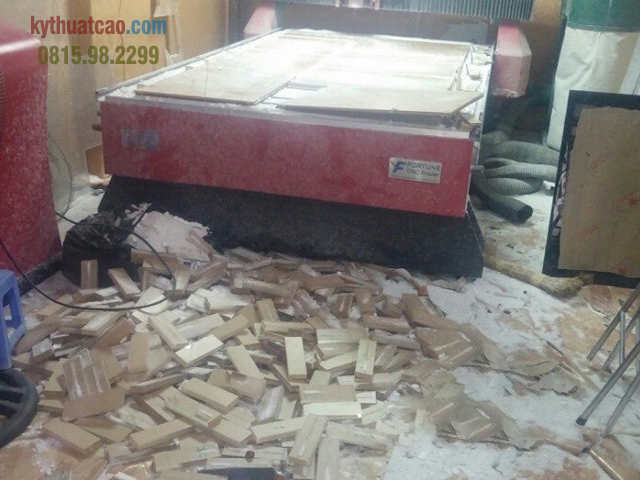Gia công mica theo yêu cầu