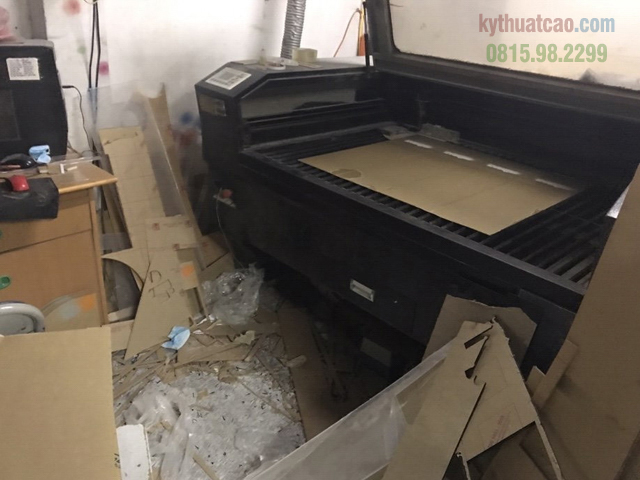 Gia công mica theo yêu cầu