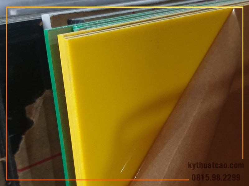 Tấm nhựa mica Acrylic màu vàng